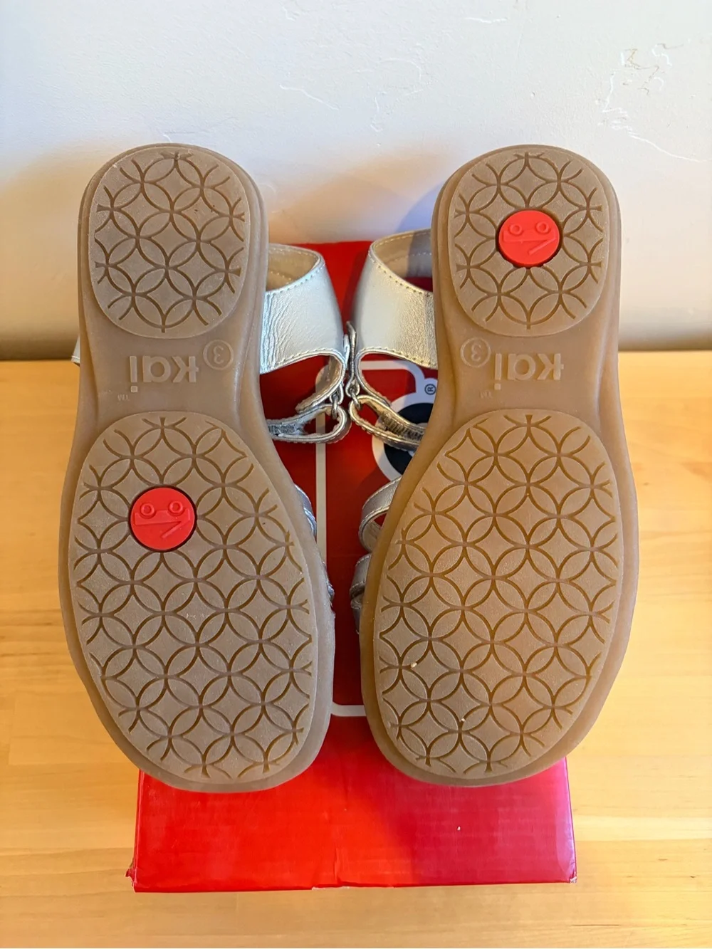 NEW w BOX See Kai Run Camila Silver Sandals Size 3Y $58 Leather Pediatrician Rec